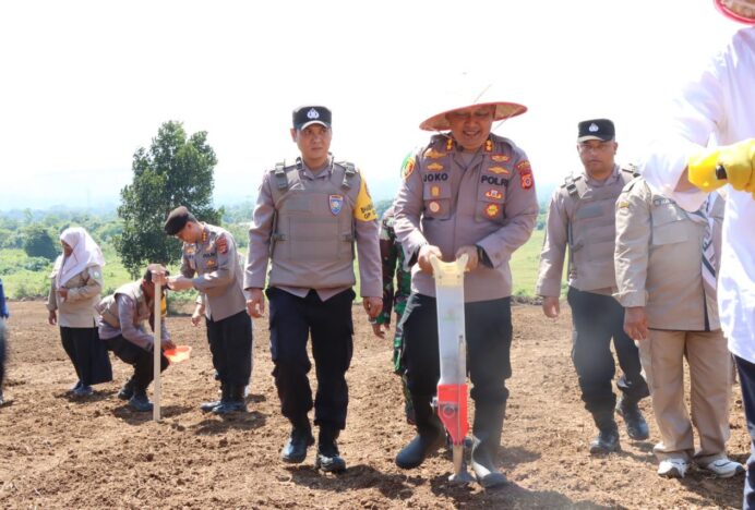 Kapolres Aceh Besar Hadiri Penanaman Jagung Serentak 1 Juta Hektare di Seulimeum