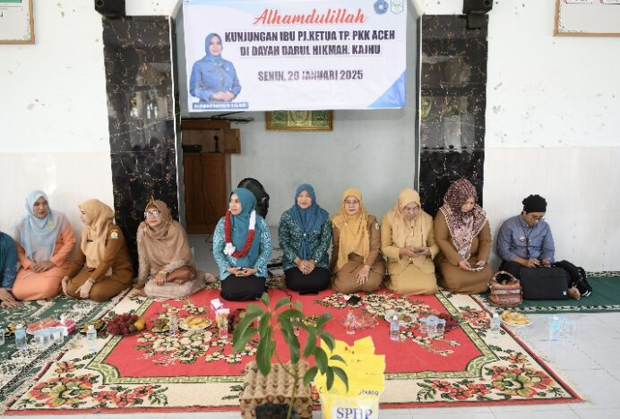 Pj Ketua PKK Aceh Besar Dampingi Pj Ketua TP PKK Aceh Kunjungi Pondok Pesantren Darul Hikmah