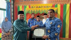 KUA Kuta Baro Terima Peralatan Kerja Baru Dari Kakankemenag Aceh Besar