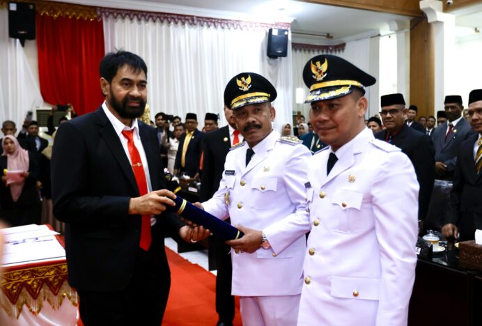 Muzakir Manaf Resmi Lantik Sarjani-Alzaizi sebagai Bupati dan Wakil Bupati Pidie