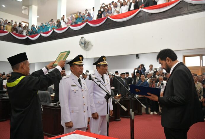 Gubernur Muzakir Manaf Resmi Lantik Sibral Malasyi dan Hasan Basri Sebagai Bupati dan Wakil Bupati Pidie Jaya