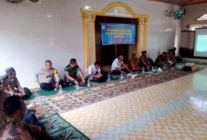 Bahas Masa Depan Gampong, Anggota Koramil 24/Lembah Seulawah Hadiri Musyawarah RKPG 2025 di Suka Damai