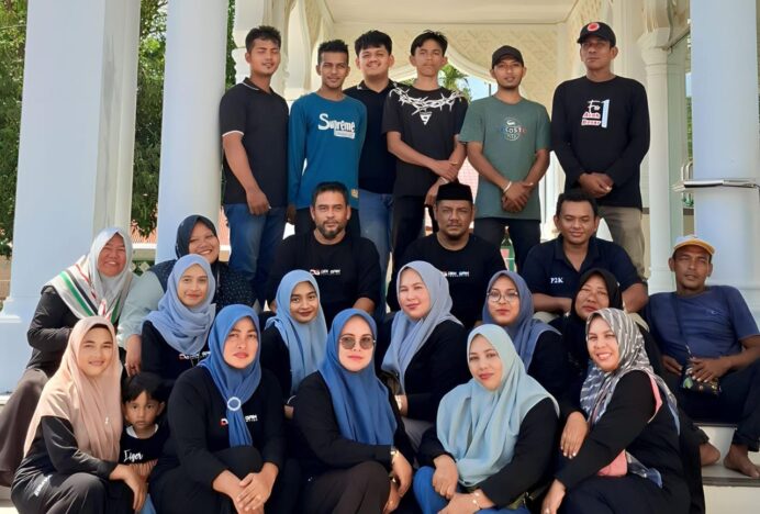 Remaja Mesjid Al Istiqamah Kueh Antusias Sukseskan Gotong Royong