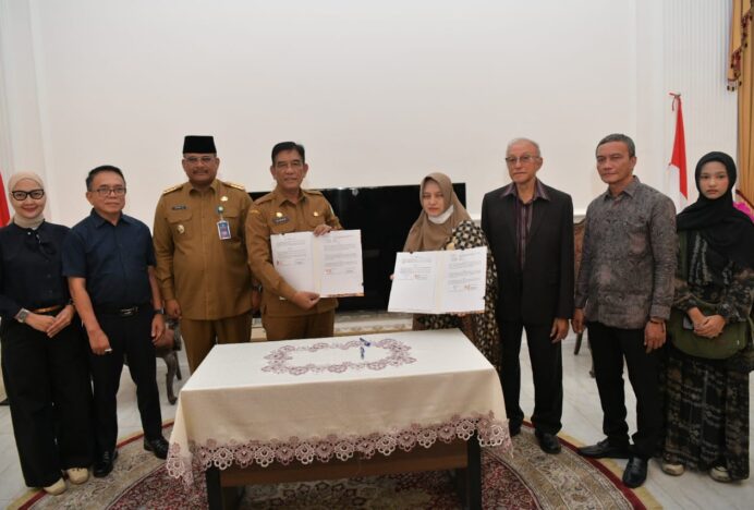 Pj Gubernur Safrizal dan Wali Nanggroe Aceh Serahkan Aset untuk Keluarga Laksamana Keumalahayati