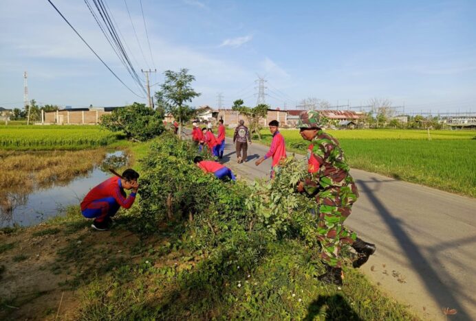 Aksi Nyata Menyambut Ramadan: Koramil 08/Kuta Baro, Santri, dan Siswa Bersihkan Lingkungan