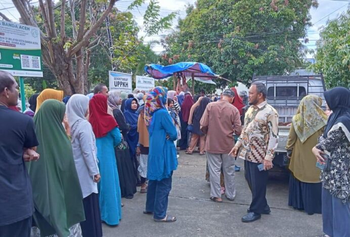 DP2KP Banda Aceh Gelar Pasar Murah Daging Meugang di Halaman Kantor Camat Banda Raya