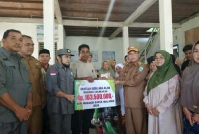 Baitul Mal Aceh Salurkan Rp 163,5 Juta untuk Korban Kebakaran di Simeulue