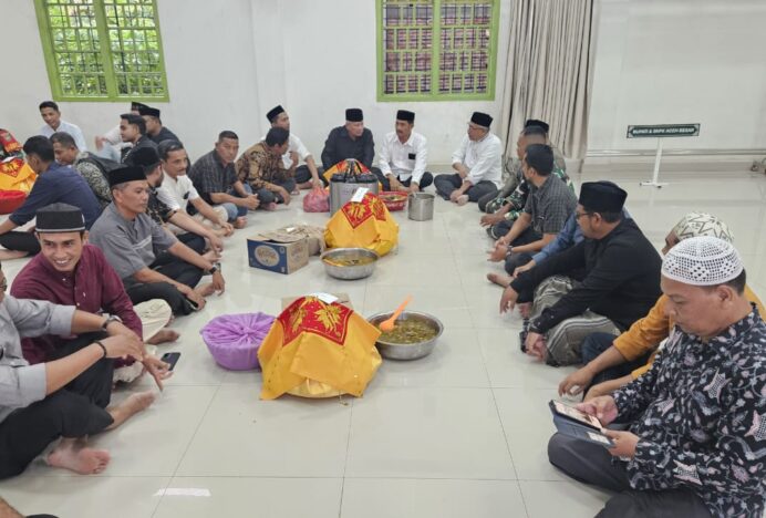Wabup Aceh Besar Buka Puasa Bersama Masyarakat Lampermai