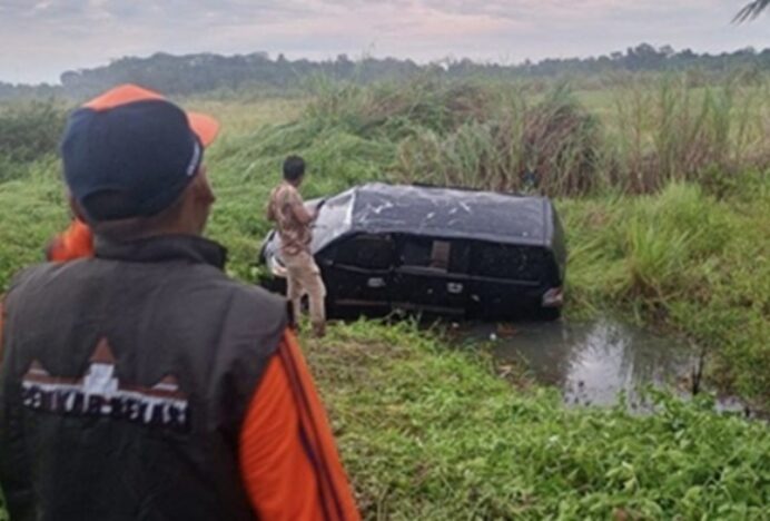 Puting Beliung Terbangkan Mobil Sejauh 30 Meter, Puluhan Atap Rumah Rusak di Bekasi