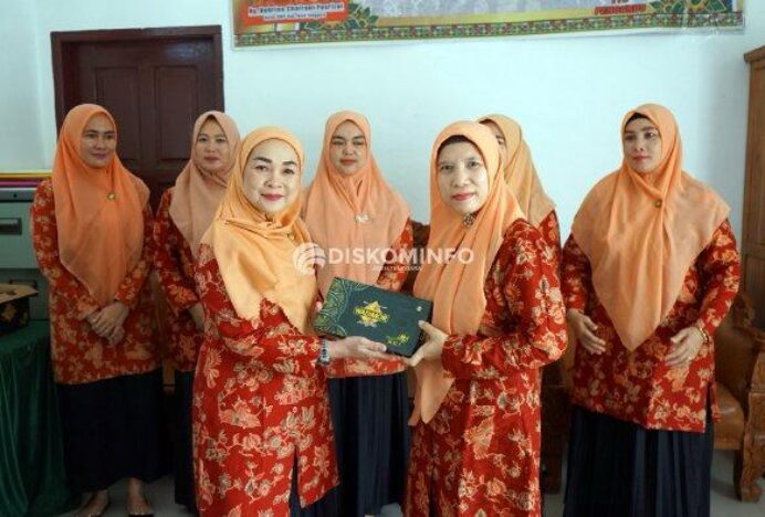 DWP Setdakab Agara Bagikan 115 Bingkisan Idul Fitri