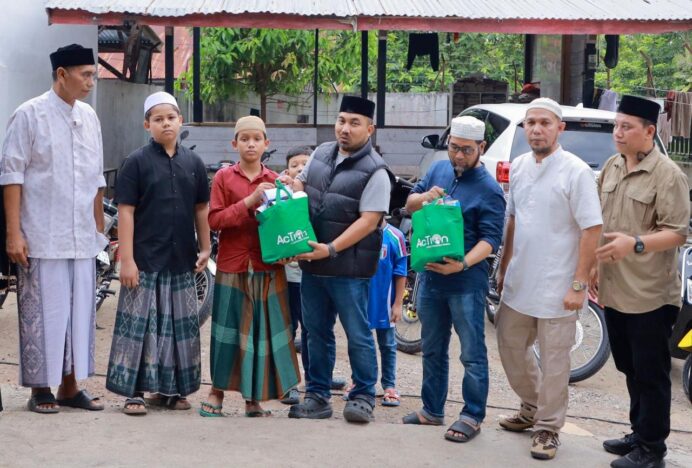 Jelang Idul Fitri, Bank Aceh Cabang Jantho dan Go-King Salurkan Bantuan Sembako untuk Anak Yatim di Dayah Nurul Huda