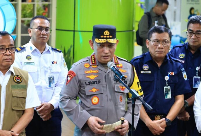 Kapolri Laksanakan Perintah Presiden untuk Antisipasi Kejahatan di Sekitar Stasiun Agar Pemudik Nyaman dan Aman