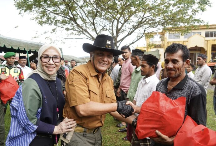 Kadis SI Aceh Besar Hadiri Penyerahan Paket Sembako untuk Masyarakat Kurang Mampu dari Kodam IM
