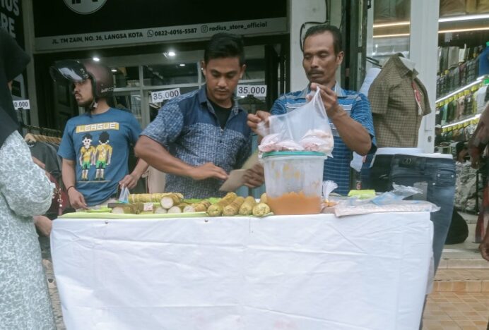 Lemang, Takjil yang Masih Diburu di Langsa