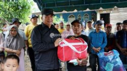 Bupati Agara Kunjungi dan Serahkan Bantuan Masa Panik Korban Kebakaran Babul Makmur