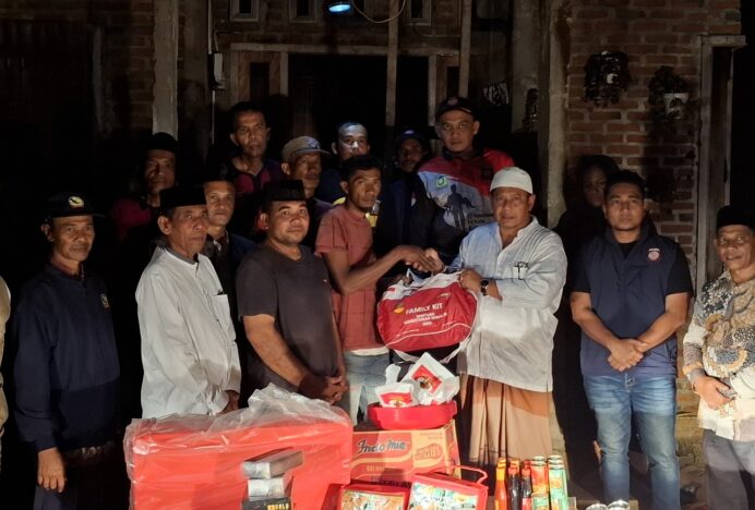 Pemkab Aceh Besar Berikan Bantuan Masa Panik untuk Warga Lamtamot Korban Kebakaran
