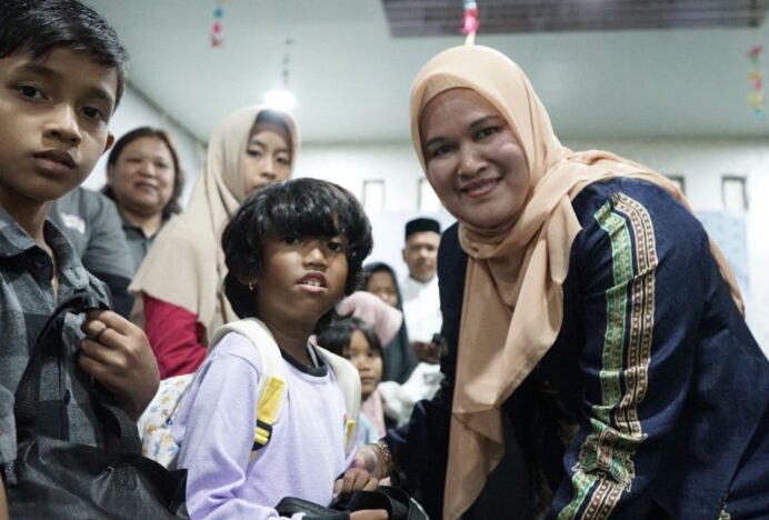 Istri Wagub Bagi Bingkisan dan Buka Puasa Bersama Anak Yatim di Panti Rumoh Seujahtera Aneuk Nanggroe
