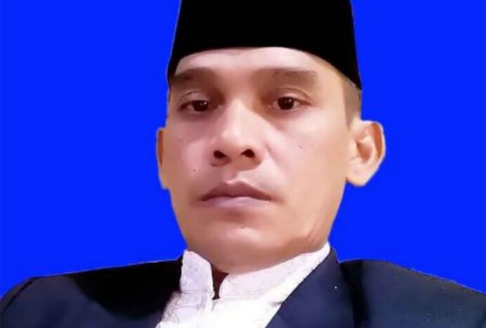 Ust. Rahmat Sadli, M.Ag Kepala KUA Kec. Singkil Khatib Idul Fitri 1446 H di Masjid Agung Nurul Makmur