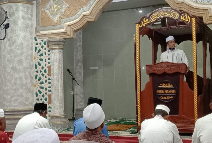 Kakankemenag Aceh Singkil Sampaikan Tausiyah Malam Ke-6 Ramadhan di Masjid Agun