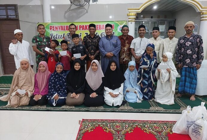 Keuchik Gampong Sihom Cot Bagikan Bonus kepada Peserta MTQ Tingkat Kemasjidan Sihom