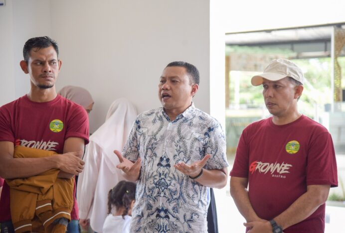 Ketum KONI Aceh Besar Lepas Pemain PSAB Arungi Liga 4 di Surabaya