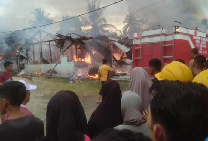 Delapan Belas Rumah Asrama di Langsa Dilalap si Jago Merah
