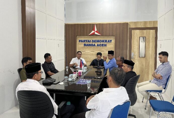 DPC Demokrat Banda Aceh Serahkan Dana Kompensasi untuk Caleg Tak Terpilih