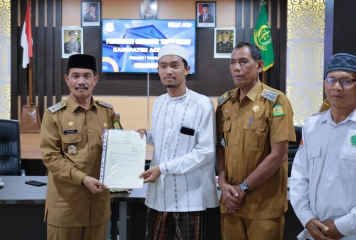 18 Nazhir Aceh Besar Terima Sertifikat Tanah Wakaf