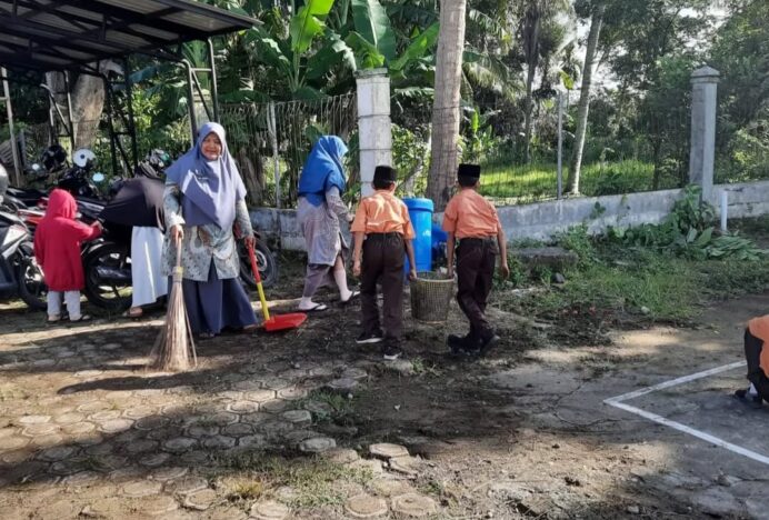 Keren! Sambut Belajar Pasca Idul Fitri, MIN 16 Aceh Besar Budayakan Kembali Gotong Royong