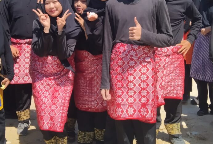 Lestarikan Budaya Aceh Singkil, MAN Aceh Singkil Kirim peserta Tari Dampeng Massal HUT Aceh Singkil ke 26