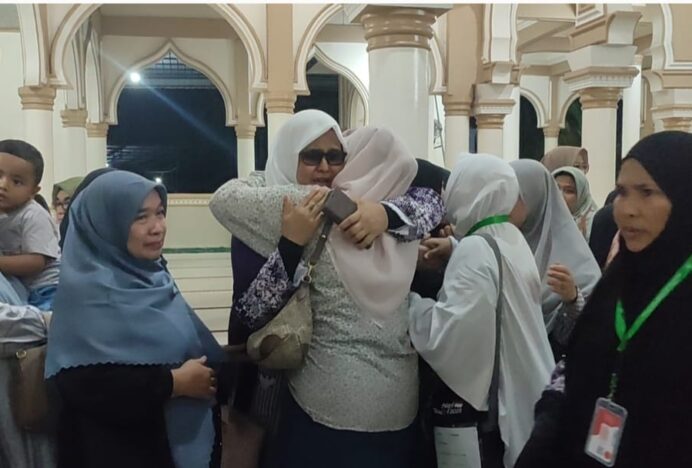Suasana Haru Iringi Pelepasan Jemaah Haji Aceh Besar Kloter 05