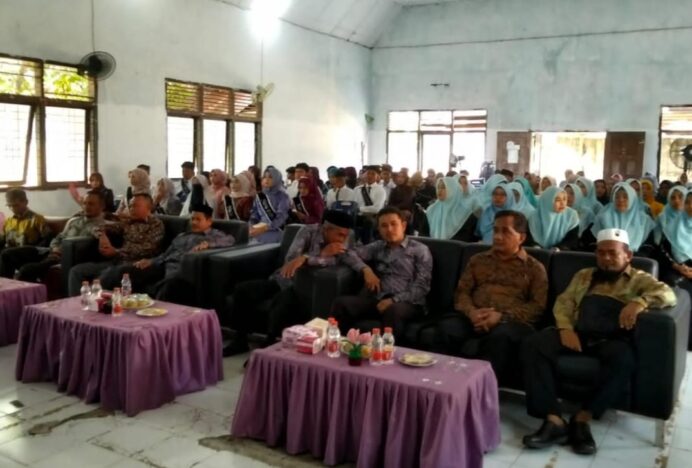 Bukan Sekadar Seremoni: Siswa MAN 2 Aceh Besar Tunjukkan Keterampilan Menjahit di Hari Perpisahan