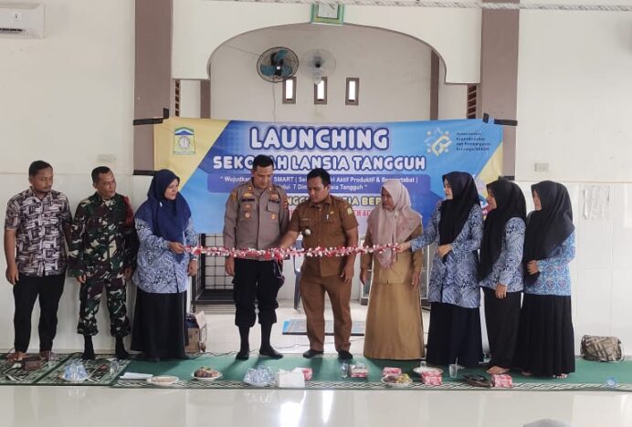 Babinsa Montasik Hadiri Launching Sekolah Lansia, Bukti TNI Dukung Pendidikan Sepanjang Usia