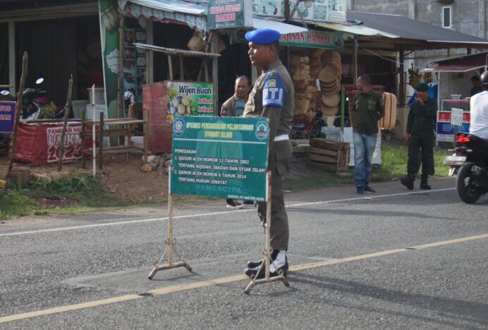 Penegakan Syariat: Satpol PP dan WH Razia Pakaian di Peukan Bada