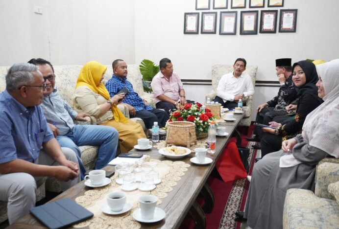 Wakil Bupati Aceh Besar Terima Audiensi Staf Ahli ApkasiBahas Kerja Sama Program Beasiswa