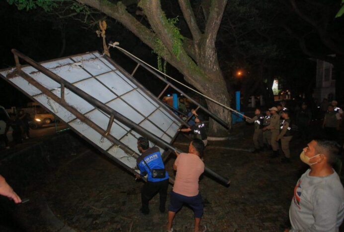 Satpol PP WH Tertibkan Baliho di Kota Banda Aceh