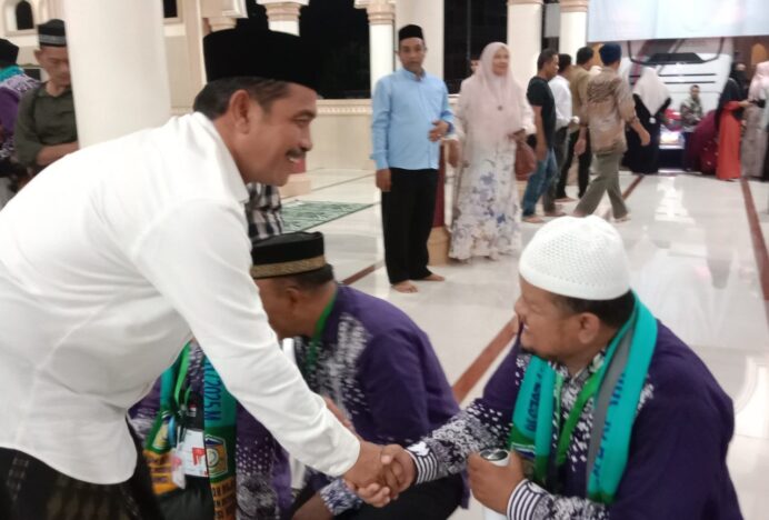Wakil Bupati Aceh Besar Lepas 42 JCH Kloter 5 di Masjid Sibreh