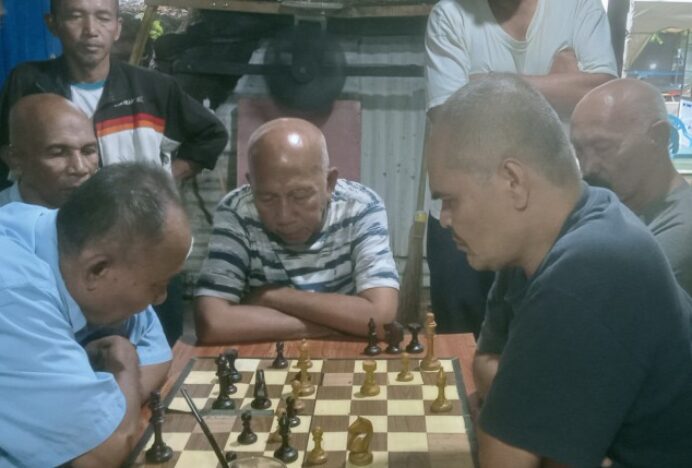 Adi Neusu Juara Catur Rakyat Warkop Huntara Peunayong