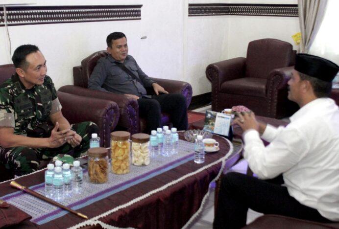 Tingkatkan Sinergi Pembangunan, Dandim 0101/KBA dan Wabup Aceh Besar Bertemu di Makodim