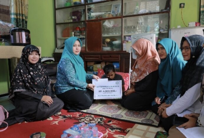 Wujud Kepedulian, TP PKK Aceh Besar Berikan Bantuan di Cot Jambo dan Cot Lhok