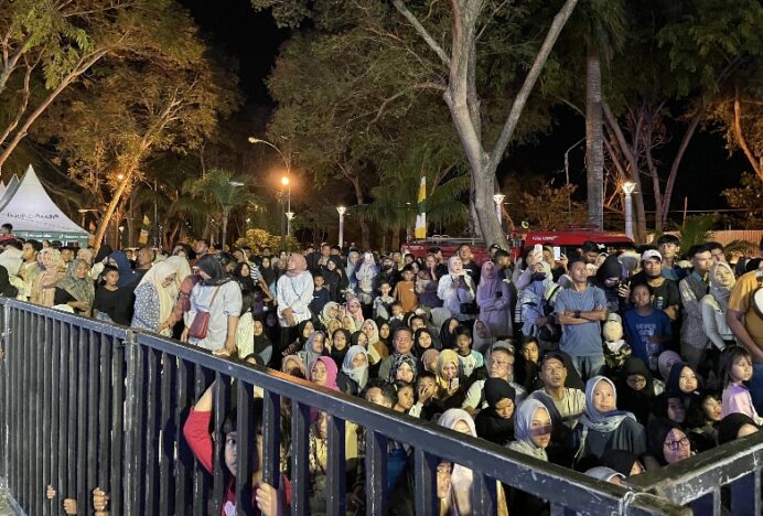 Ribuan Warga Padati Malam Resepsi HUT ke-820 Kota Banda Aceh di Taman Sari