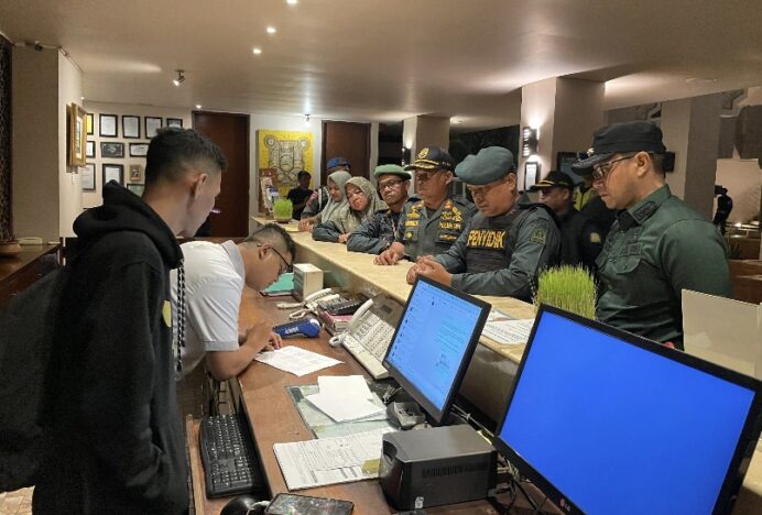 Tim Gabungan Satpol PP dan WH Aceh Besar Lakukan Pengawasan Syariat Islam di Sejumlah Penginapan