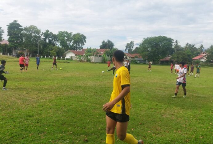 Tim Sepak Bola Pra PORA Aceh Besar Latihan Perdana di Lapangan PS Lubuk