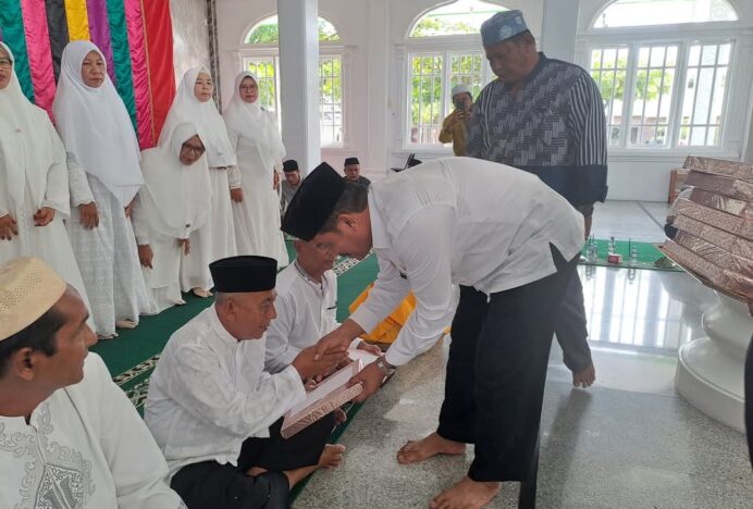 Wabup Syukri Lepas Keberangkatan Jemaah Haji Lingkup Disdikbud Aceh Besar