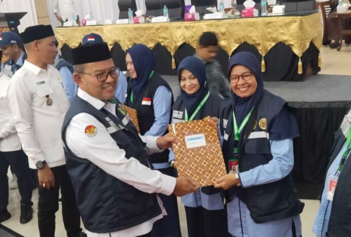 Wabup Aceh Utara Lepas Jamaah Haji Kloter 10, Termuda 19 Tahun, Tertua 91 Tahun
