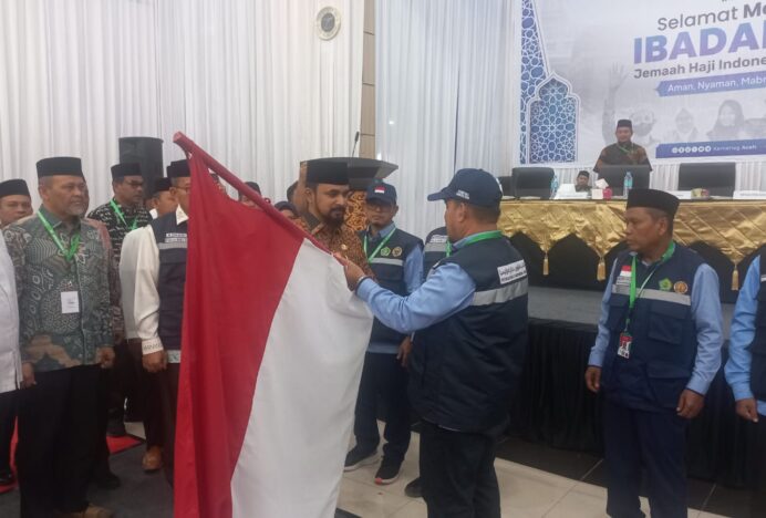 Bupati Aceh Timur Al-Farlaky Lepas Jemaah Haji Kloter 2, Harap Doa untuk Kebaikan Aceh