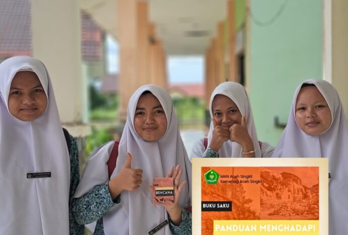 Keren ! Siswa MAN Aceh Singkil Berhasil Luncurkan Buku Saku “Panduan Menghadapi Bencana”