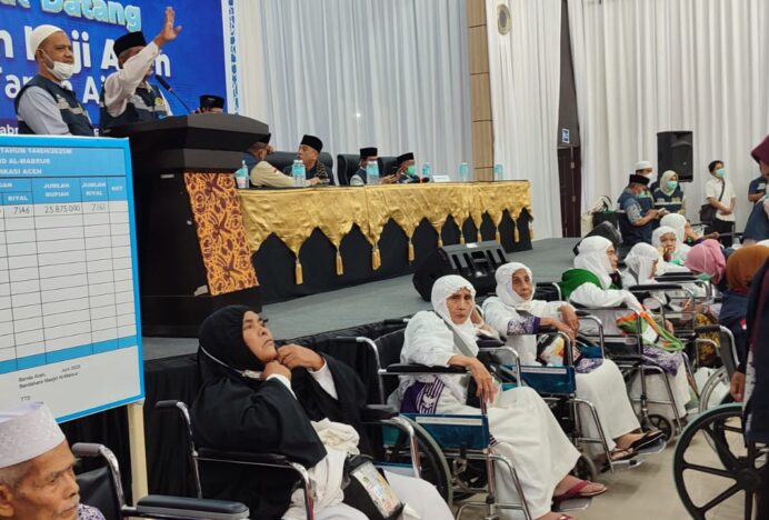 Kloter 2 Debarkasi Aceh Tiba Aman: Rp 65 Juta Disumbang untuk Masjid Al-Mabrur