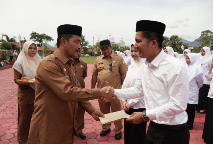 Wakil Bupati Aceh Besar Serahkan SK Pengangkatan 88 CPNS Tahun 2024