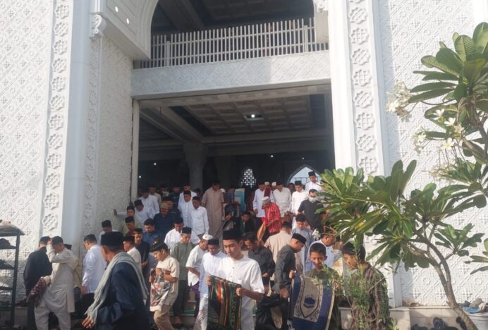 Jamaah Shalat Ied Penuhi Masjid Baitus Shalihin Ulee Kareng